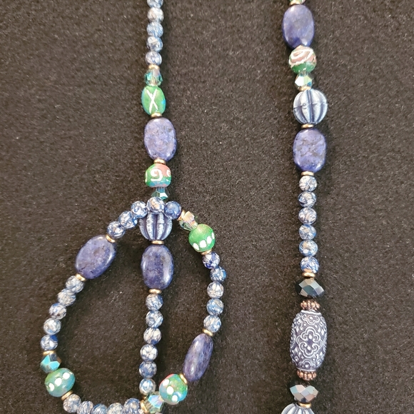 A BEAUTIFUL DENIM LOOK TO THIS SET. 2-PIECE NECKLACE & BRACELET SET. - Picture 3 of 10